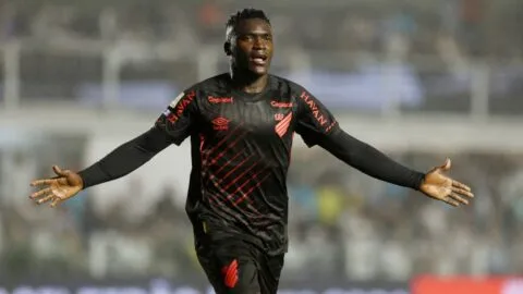 El 'tren' del gol: Kevin Viveros no para de celebrar en Brasil