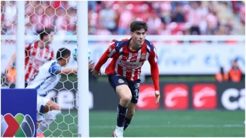 ¿Qué equipo ha exportado más futbolistas mexicanos a Europa en las últimas dos décadas?