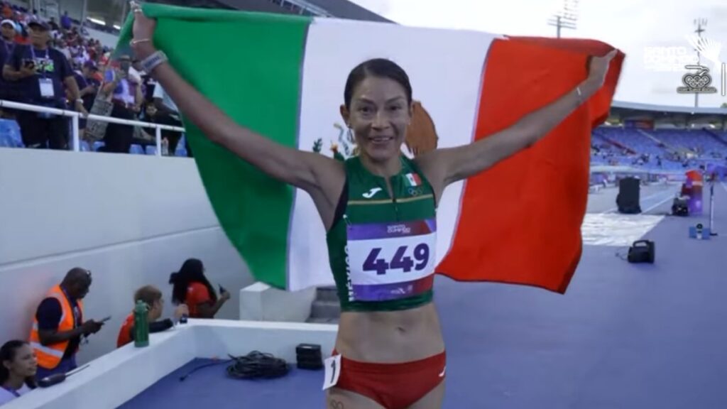 Laura Galván gana los 10,000 m de Santo Domingo 2026