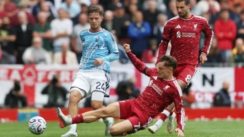 Liverpool vuelve a venir de atrás, pero se conforma con su segundo empate en el arranque de la Premier League