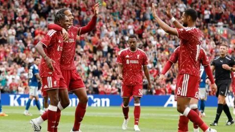 ¡Un Liverpool bien afinadito! derrota al Como en Anfield y cierra su pretemporada con triunfo