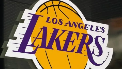 Los Lakers cambian de dueño: ¿qué significa la venta para sus aficionados latinos en EE.UU.?