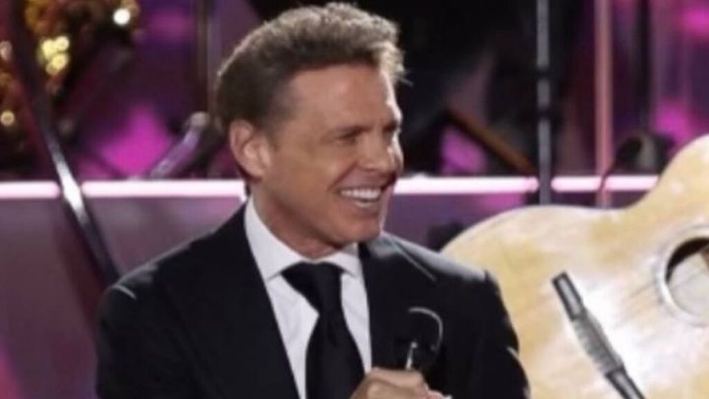 Luis Miguel reaparace y manda mensaje a México