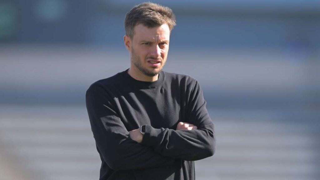 Martín Anselmi pide levantarse tras goleada del Barcelona al Elche: “El resultado no es una excusa”