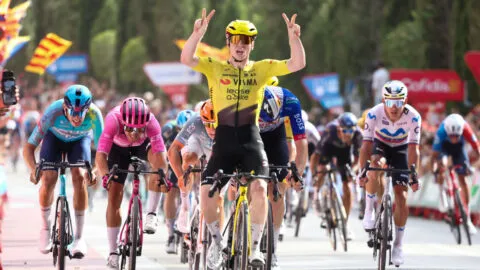 Matthew Brennan repite victoria de etapa y Tadej Pogacar lidera La Vuelta a España