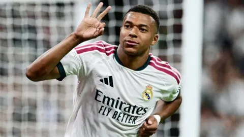 Kylian Mbappé se luce con hat-trick en la goleada del Real Madrid a la Real Sociedad