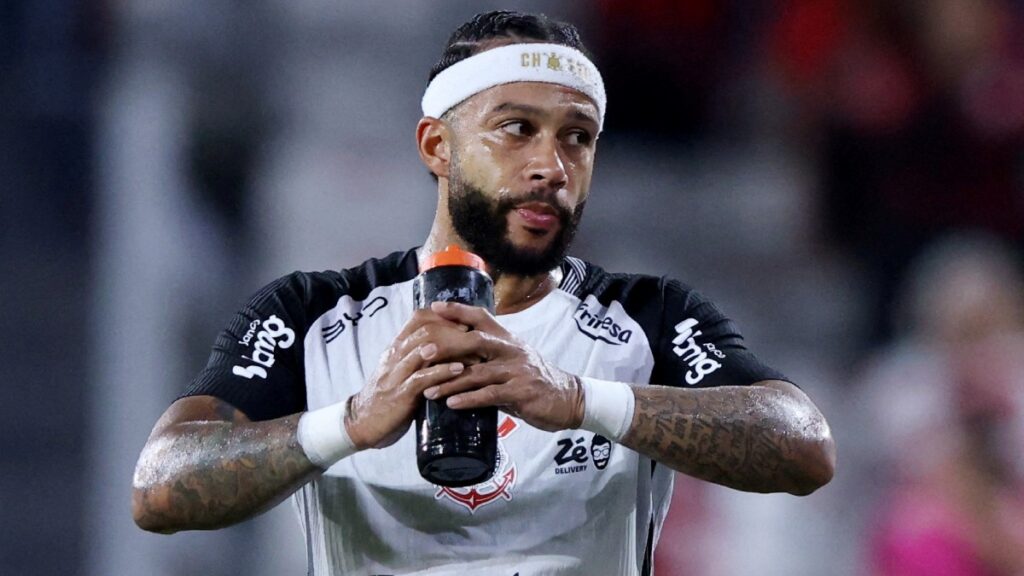 Memphis Depay acusa a Corinthians en redes | REUTERS/Rodolfo Buhrer