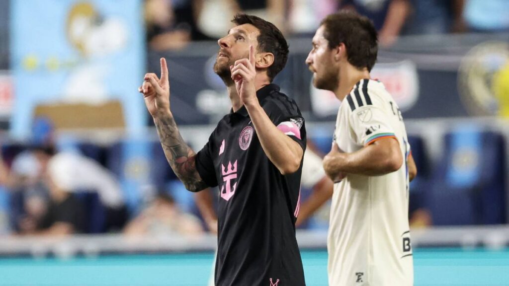 Messi transforma el dolor en gol y emociona con una dedicatoria para su padre
