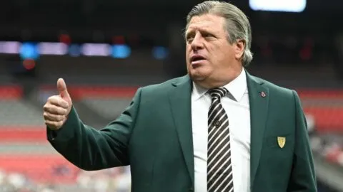 Miguel Herrera presume la entrega del Atlante tras vencer a Vancouver