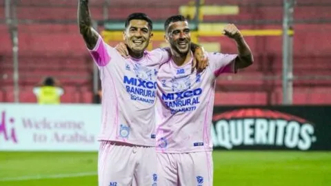 Mixco hace historia con una goleada ante UMECIT y se aferra a la Copa Centroamericana