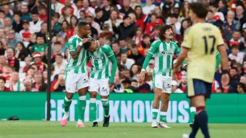 ¡Qué golazo! Nelson Deossa marcó un misil en el amistoso entre Real Betis y Arsenal