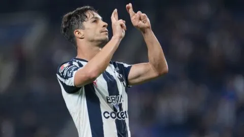 Óliver Torres minimiza falla del avión de Monterrey antes de enfrentar a Chicago Fire