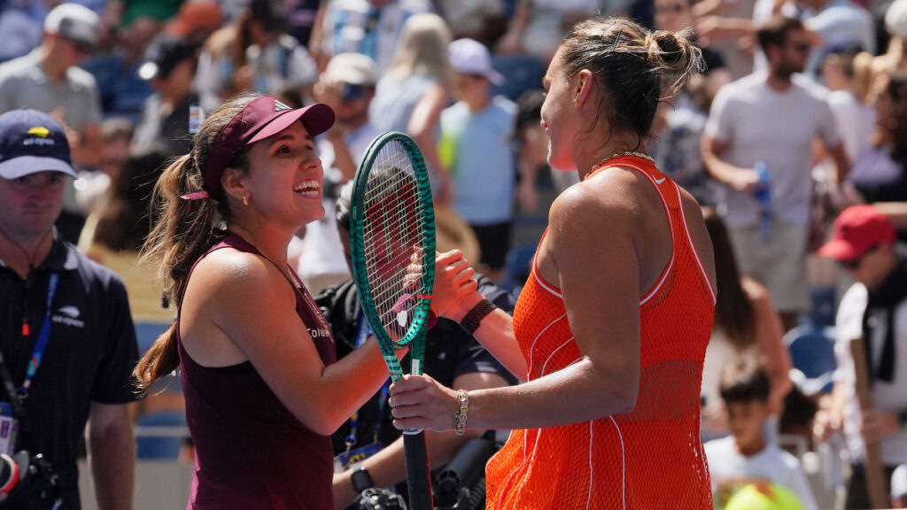 Camila Osorio y Aryna Sabalenka. - Robert Deutsch, Reuters.