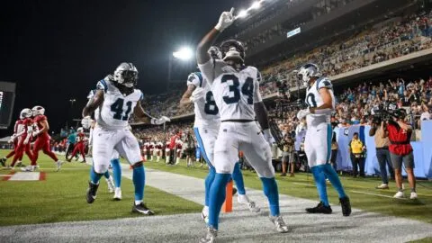 Panthers se impone a Cardinals con touchdown de último segundo en el NFL Hall of Fame Game