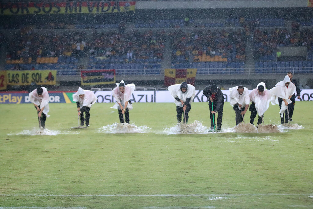 Cancha inundada en Colombia. - Vizzor Image.
