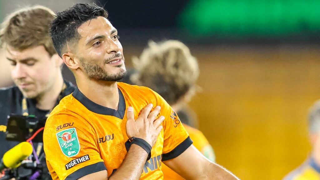 Raúl Jiménez dedicó el gol a la afición