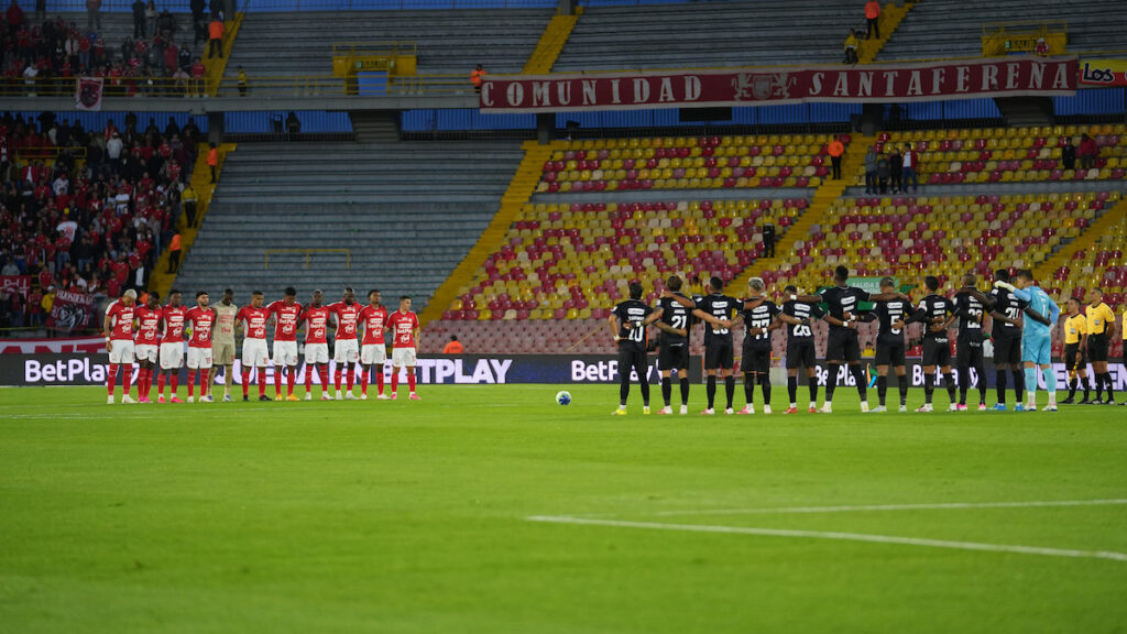 Partido entre Santa Fe y América de Cali. - Vizzor Image.