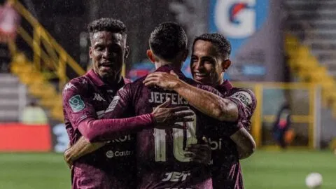Saprissa no afloja y vence a Cartaginés con un Brenes encendido