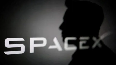 Un cohete de Elon Musk impactará la luna: cuándo ocurrirá, por qué y lo que sabemos de la misión de SpaceX