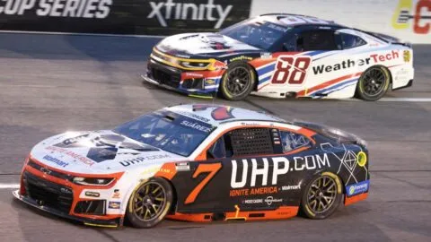 Daniel Suárez asegura su lugar en los playoffs de NASCAR Cup Series y apunta al título