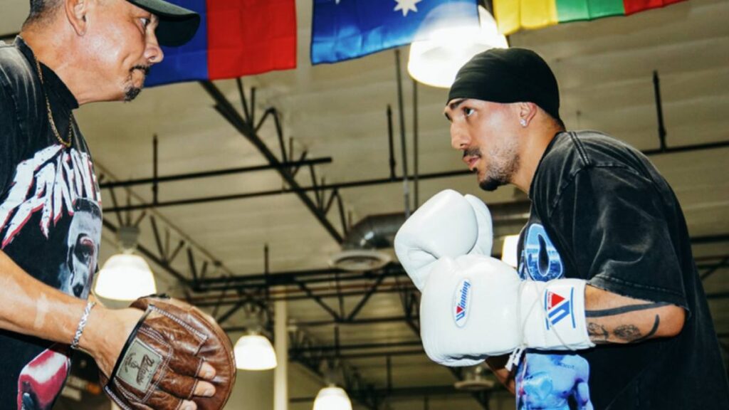 Teófimo López sube al welter y va por el título AMB.