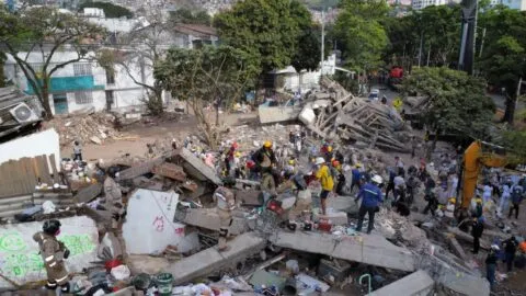 Ya son más de 200 fallecidos por el terremoto en Colombia: Gobierno decreta tres días de duelo