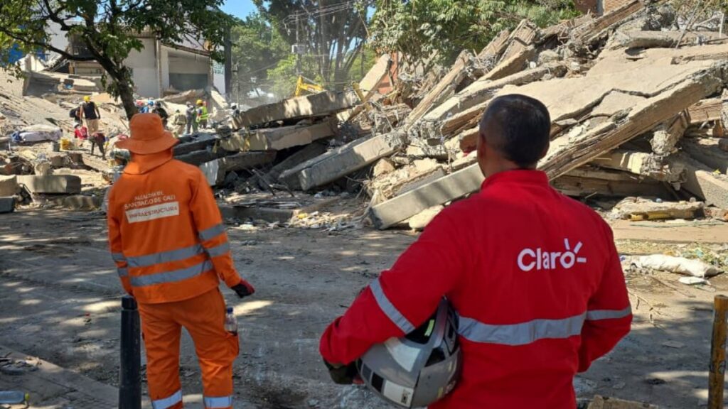 Claro Colombia presente en el terremoto.