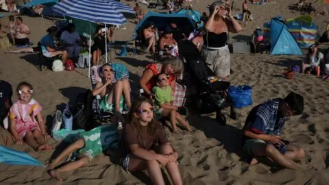 ¿Cuándo es el primer puente festivo y las primeras vacaciones del ciclo escolar 2026-2027?