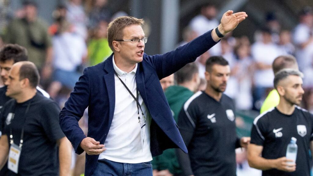Valdas Dambrauskas, técnico del Sabah. BO AMSTRUP / Ritzau Scanpix / Ritzau Scanpix via AFP