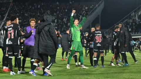 ¿Celebración anticipada? hinchas de Vasco da Gama festejan que Santa Fe eliminó a River Plate