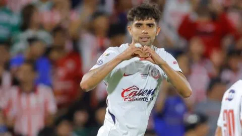 ¡Victoria sufrida! Chivas saca los tres puntos ante Santos con un polémico penalti