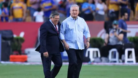 Vucetich divide a la afición de Tigres en su presentación en el Volcán
