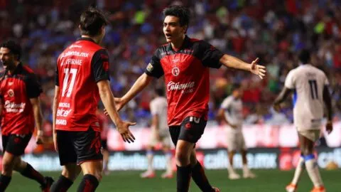 Los Xolos le propina su segunda derrota del torneo al Cruz Azul, en noche gloriosa de Gilberto Mora