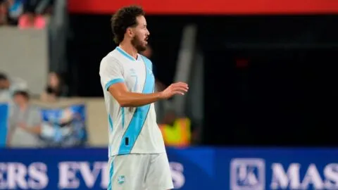 Lleva meses sin jugar, pero Luis Fernando Tena tomó una decisión con él en Guatemala