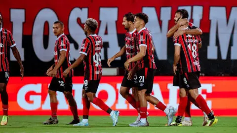 Alajuelense cierra con goleada antes de la llegada de Machillo Ramírez