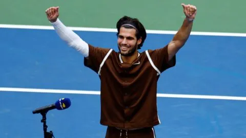 Carlos Alcaraz supera a Wu y avanza con fuerza a octavos del US Open