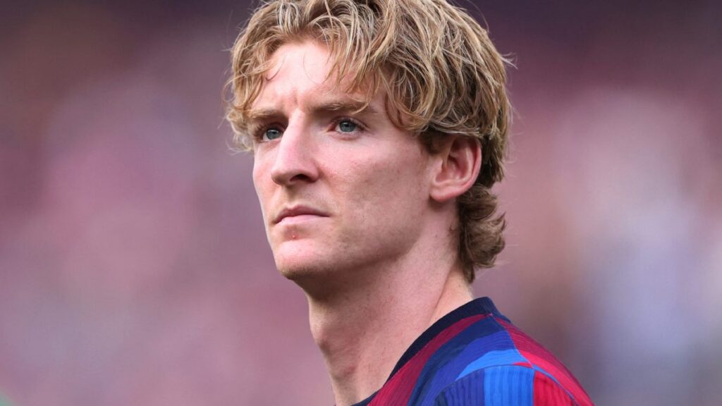 Anthony Gordon revela que la llamada de Hansi Flick fue clave para su fichaje por el FC Barcelona tras pagar 70 millones.