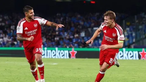 Arsenal vence al Napoli y comienza con triunfo su camino en la Champions League