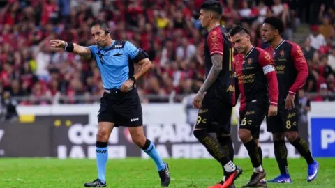 Roberto García Orozco señala la roja perdonada a Pereira y cuestiona el arbitraje del Atlas vs Atlante
