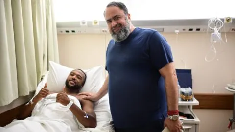 Ayoub El Kaabi es operado con éxito y recibe emotivo mensaje del Olympiacos