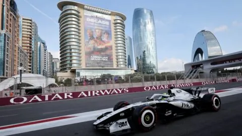 ¿Por qué sancionaron a Checo Pérez con tres lugares en el Gran Premio de Azerbaiyán?