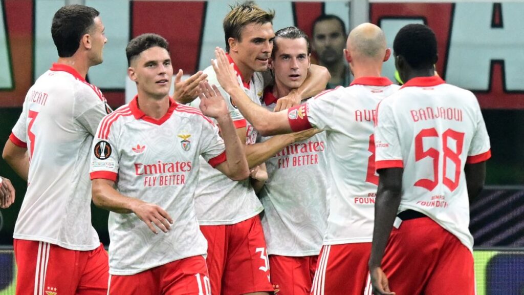 Benfica vence al Milan 0-2 en San Siro