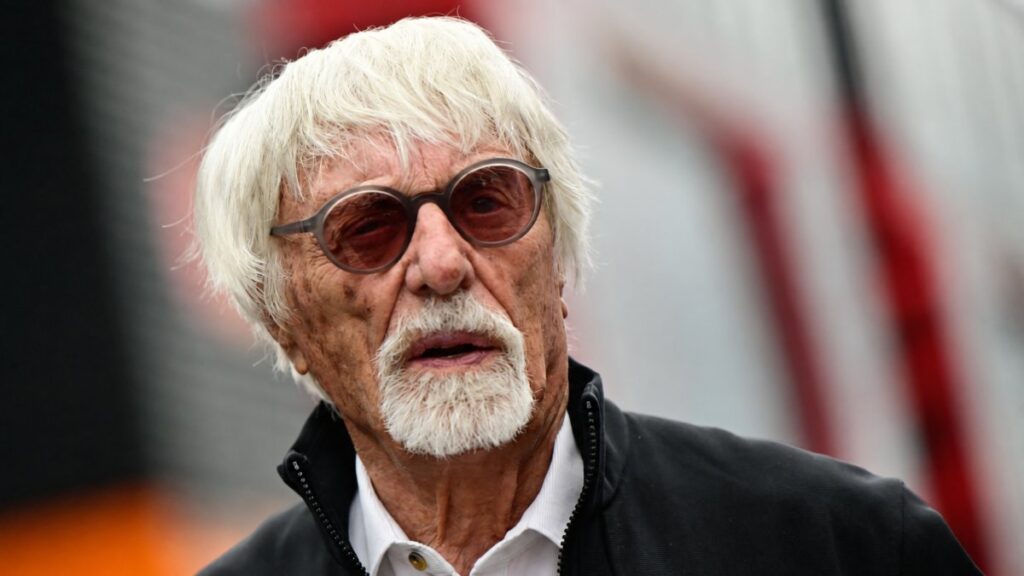 Bernie Ecclestone fue interceptado en Portugal tras detectarse una escopeta en su avión privado por falta de documentos.