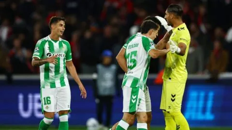 Álvaro Fidalgo debuta en Champions League durante la remontada del Betis sobre Lille