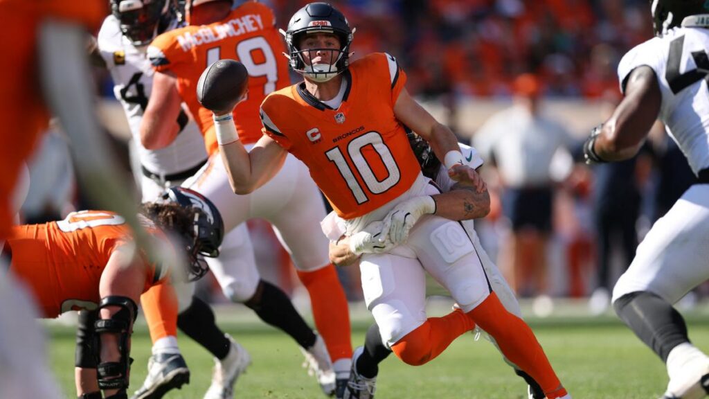 Bo Nix durante el partido Jaguars vs Broncos NFL 2026