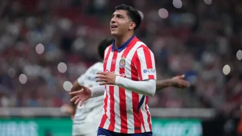 Bryan González se suma a las bajas de Chivas ante Querétaro
