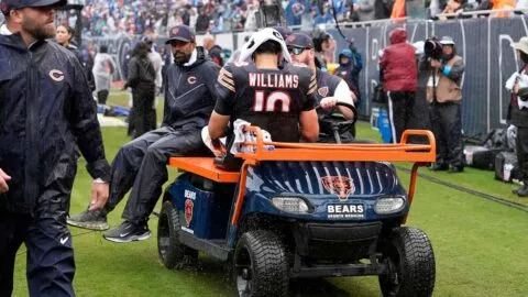 ¡Drama en el Soldier Field! Caleb Williams abandona el campo tras lesión en la pierna