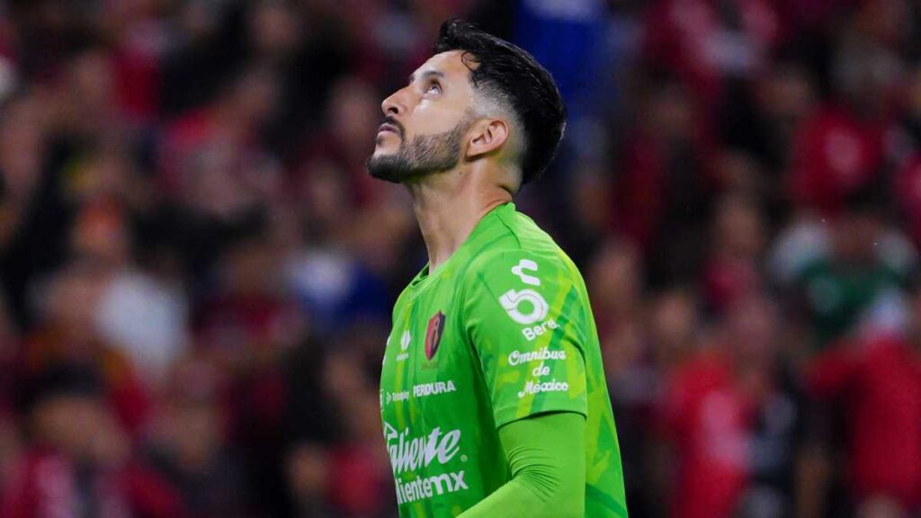 ¡Imparable desde los 11 pasos! Camilo Vargas alcanza los 20 penales atajados con Atlas