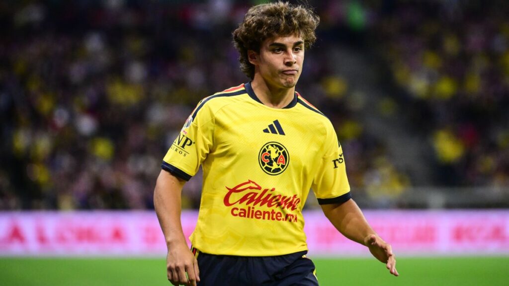 Carlos Álvarez recibe su primera titularidad con América