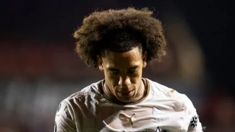 ¡Golpe para Pumas! Castigan a Coco Carrasquilla tras la polémica roja ante Atlas